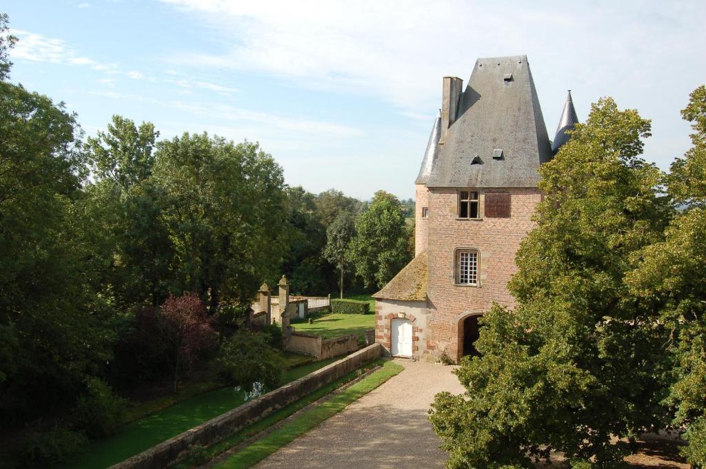 Chateau Du Riau Bed & Breakfast Villeneuve-sur-Allier Bagian luar foto